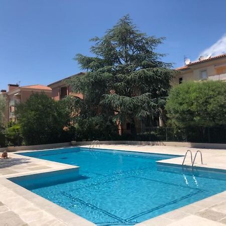 Belle Residence Au Centre De Saint Tropez Avec Piscine Et Garage Luaran gambar