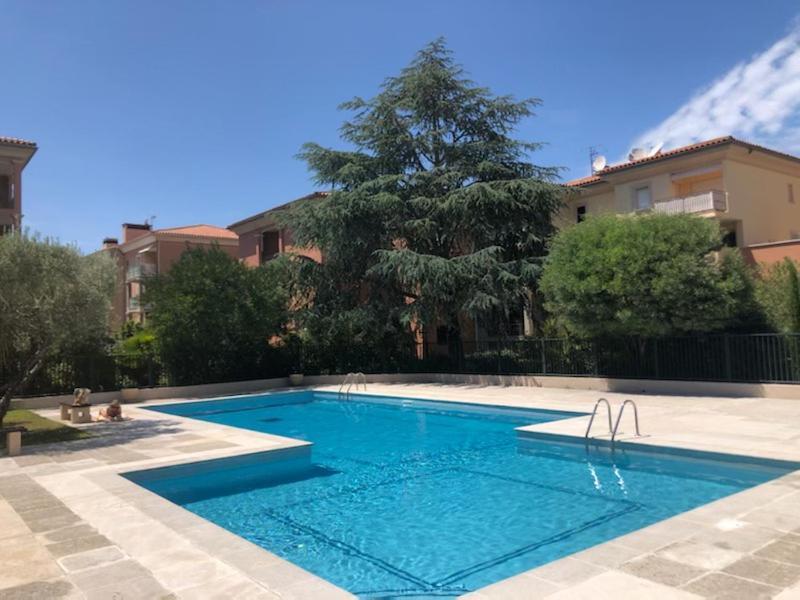 Belle Residence Au Centre De Saint Tropez Avec Piscine Et Garage Luaran gambar